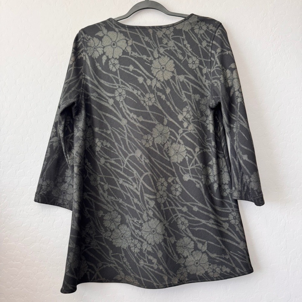 Caroline Rose Medium Tunic Top Black Gold 3/4 Sleeve Floral Jacquard A-Line - Picture 2 of 5